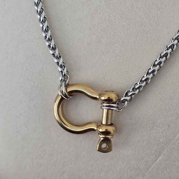 Equestrian Shackle Necklace Gold Silver Chain ๐ - Picture 3 of 7